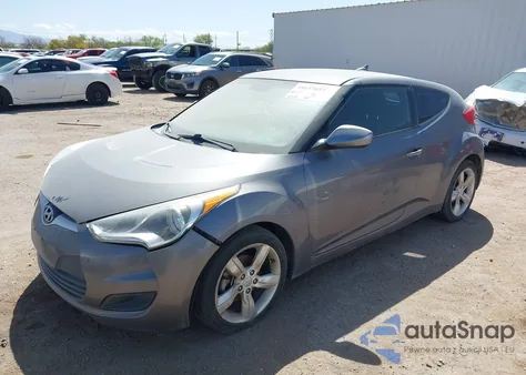 2013 Hyundai Veloster Base W/Black z USA, uszkodzony, nr VIN KMHTC6AD6DU125295